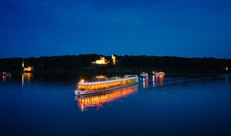 Schiff bei Nacht